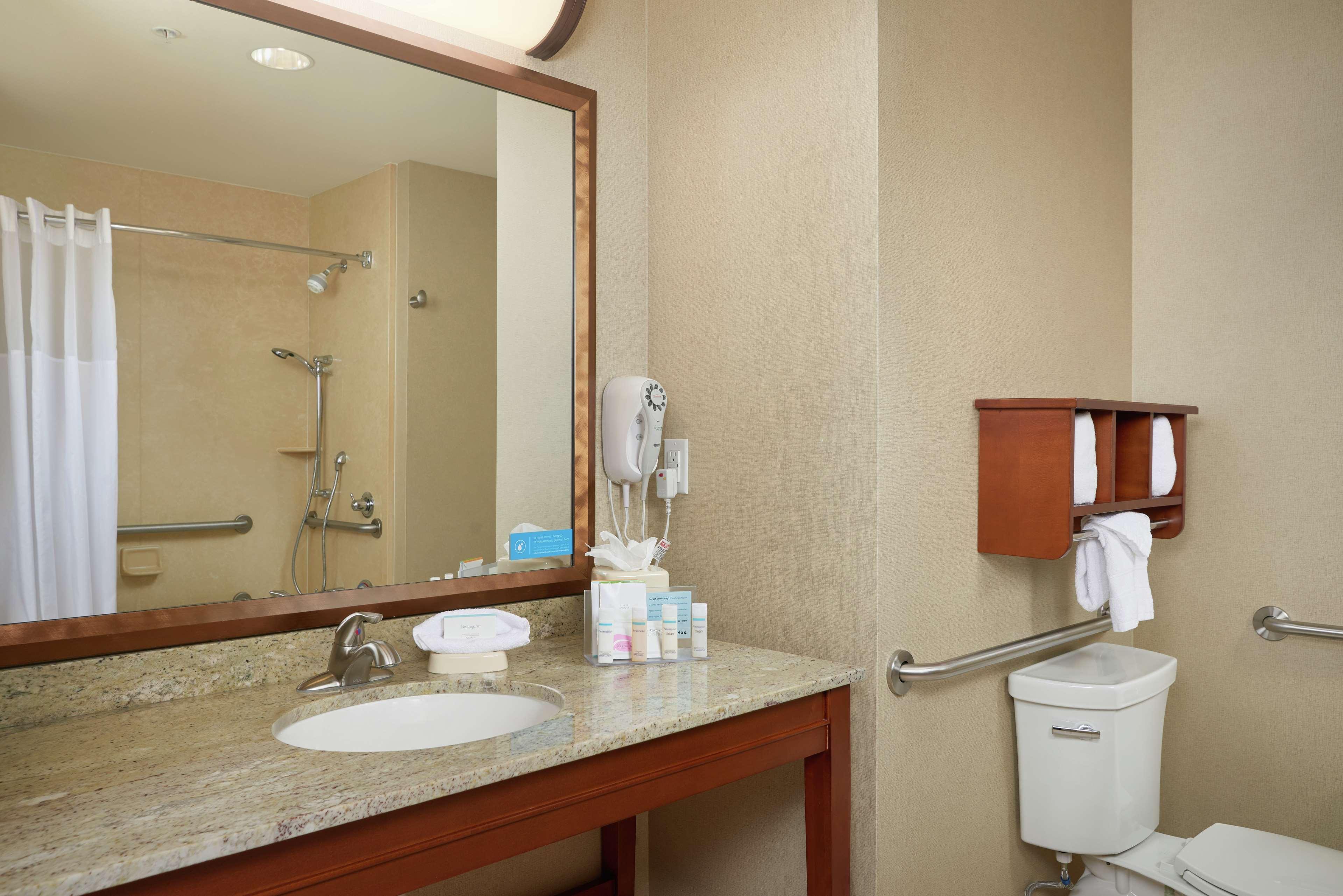 Hampton Inn And Suites Сейлем Экстерьер фото