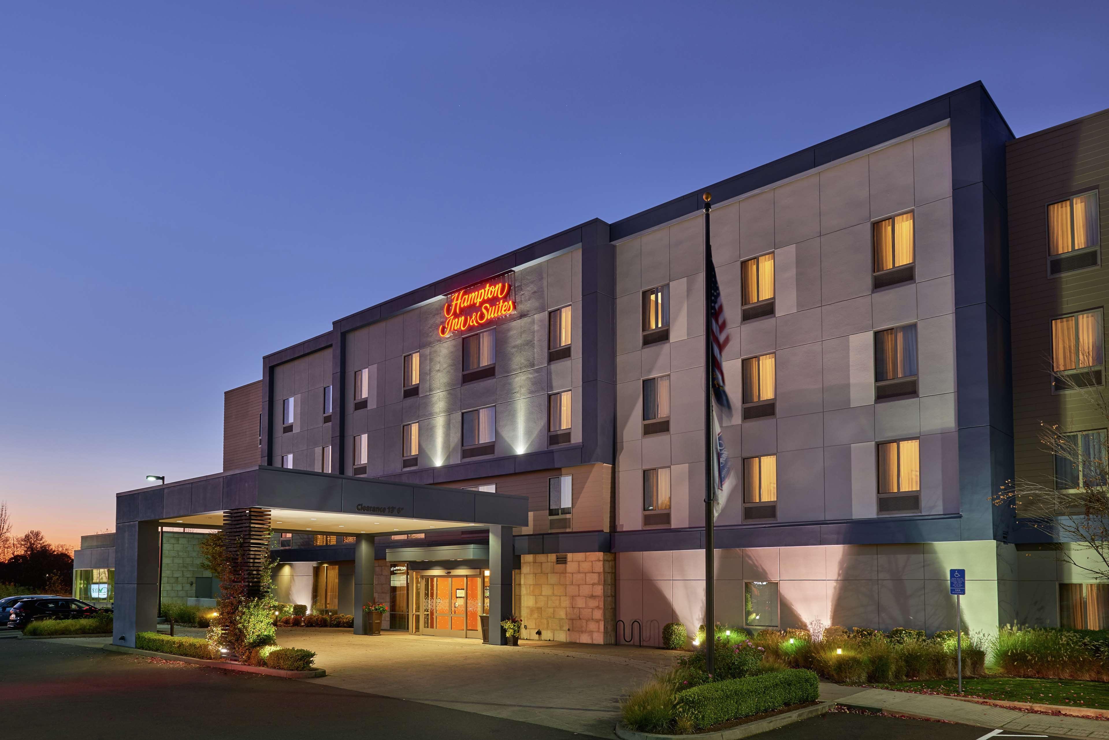 Hampton Inn And Suites Сейлем Экстерьер фото