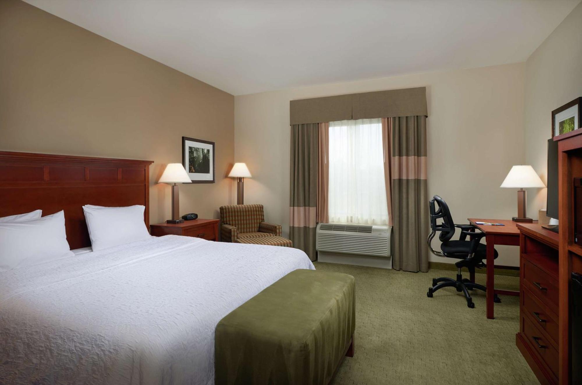 Hampton Inn And Suites Сейлем Экстерьер фото